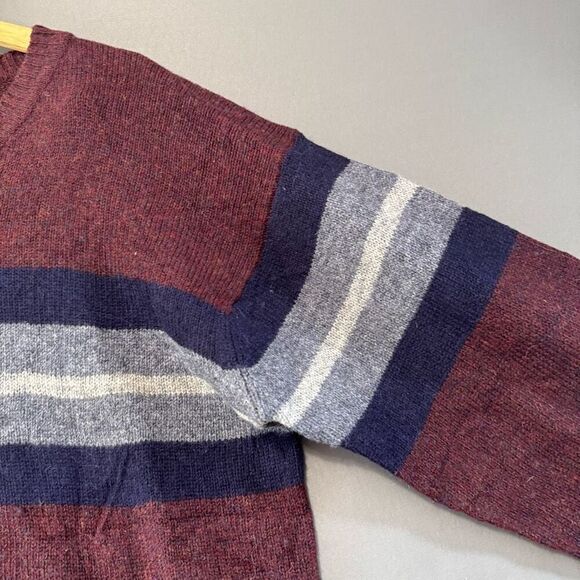 J’Ma Plum Men’s 100% Wool V-Neck Sweater Size Large Striped Graphic - Picture 4 of 9